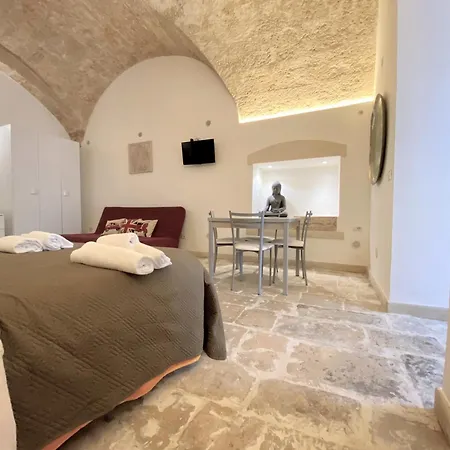 Pietra Di Tommaso * باري
