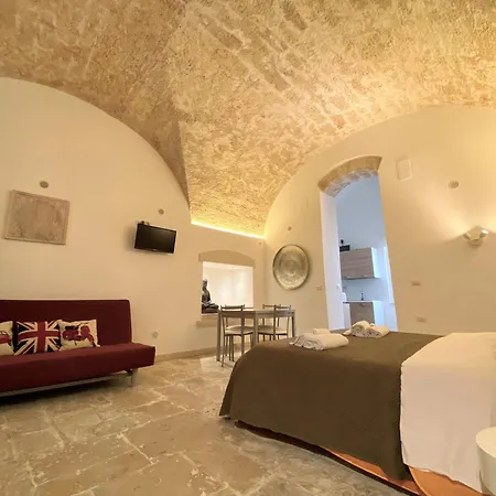 Pietra Di Tommaso * باري